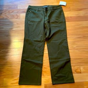 Petite New with tags LIZ CLAIBORNE green jeans. Size 12 petite.